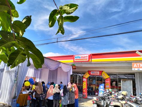 Galeri foto alfamart di singosari penerima topup rekening ponsel akses Tambahan saldo Unipin 51 di di halaman kontak